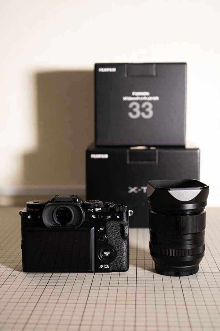 富士フイルム　X-T5 & XF 33mm F1.4 R LM WR セット