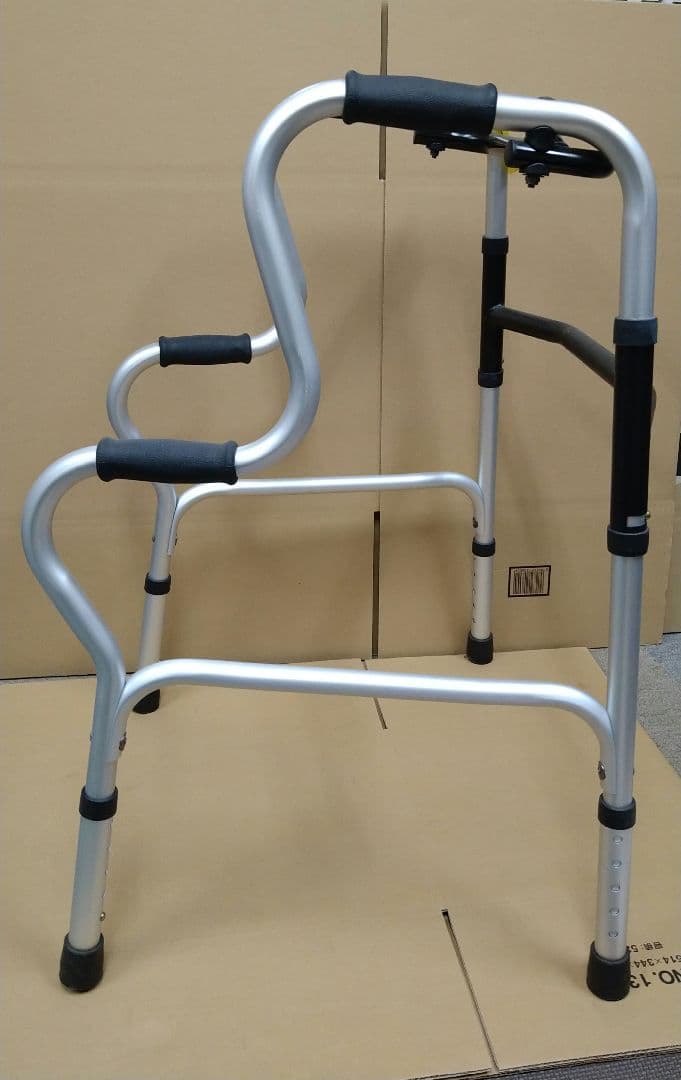 【展示品・未使用品】折りたたみ式歩行器　シルバー