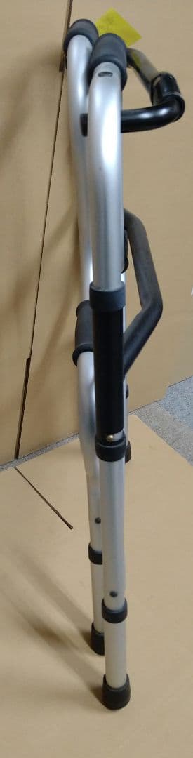 【展示品・未使用品】折りたたみ式歩行器　シルバー