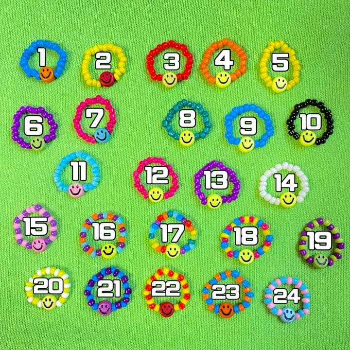 【v-17】ビーズキーホルダー❁ニコちゃん カラフル 個性的 古着 派手 韓国