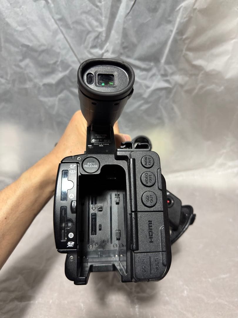 SONY HXR-NX5R 業務用ビデオカメラ ワイコンバッテリー等のおまけ付