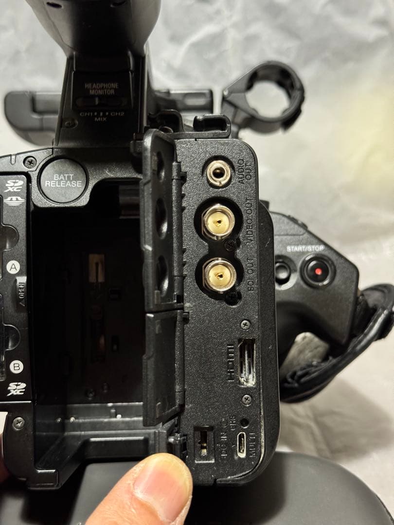 SONY HXR-NX5R 業務用ビデオカメラ ワイコンバッテリー等のおまけ付