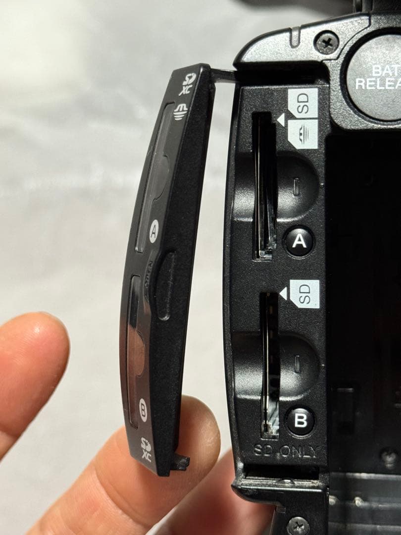SONY HXR-NX5R 業務用ビデオカメラ ワイコンバッテリー等のおまけ付