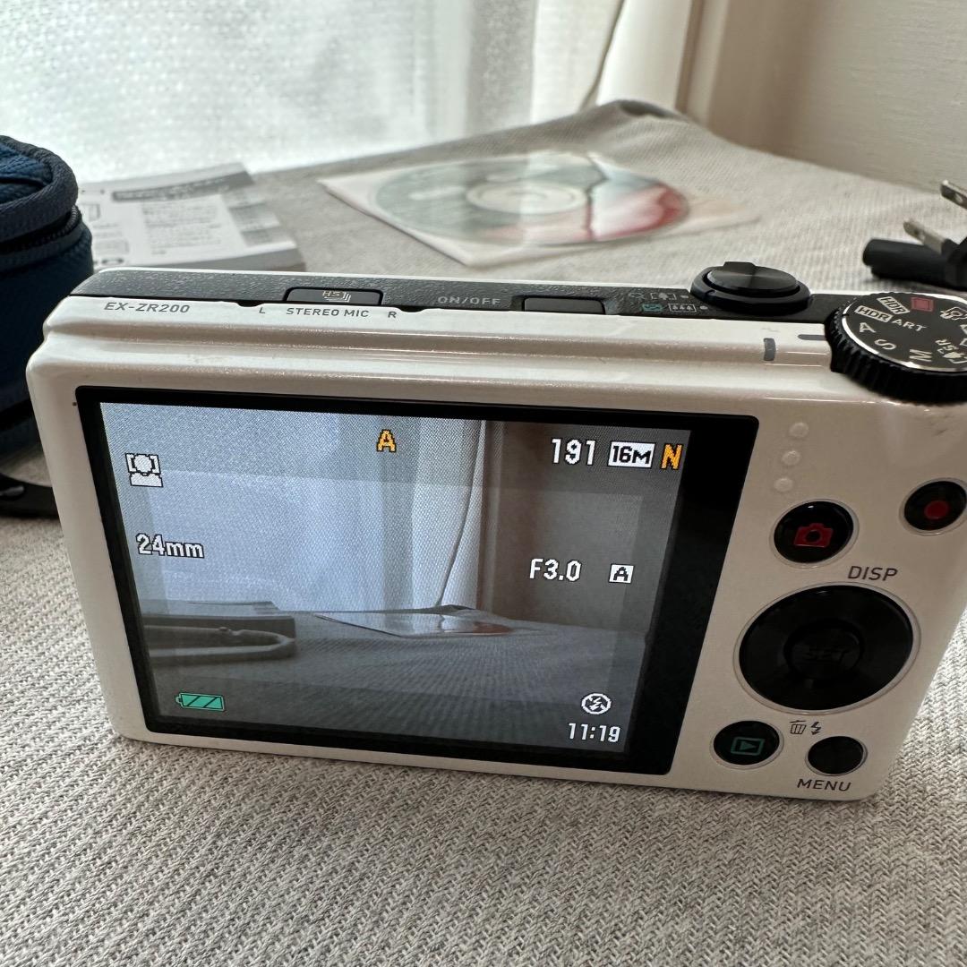 CASIO Exlim EX-ZR200 セット 動作品 (訳あり)