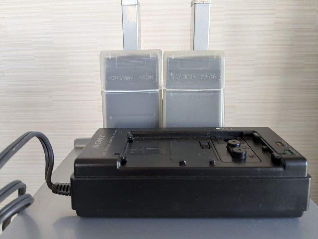 ジャンク品-SONY パスポートサイズ-CCD-TR55/バッテリーパックセット