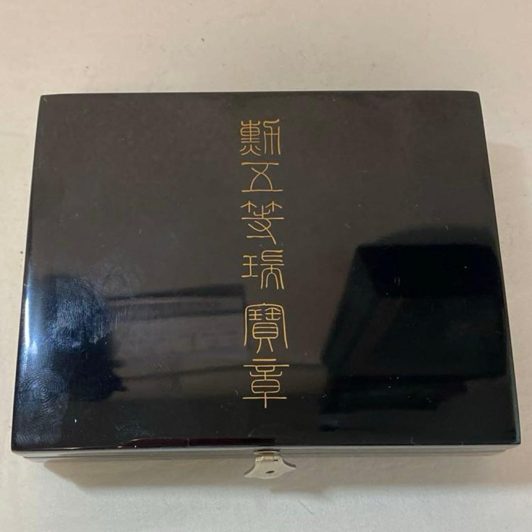 勲五等瑞宝章 勲章 制度改正後タイプ 女性向けの横箱 美品