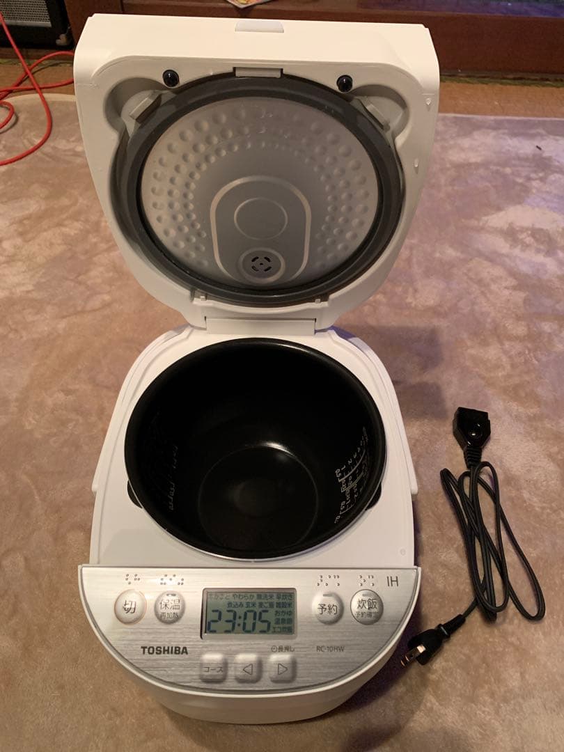 超美品 2025年 2回だけ使用 TOSHIBA IH炊飯器 RC-10HW