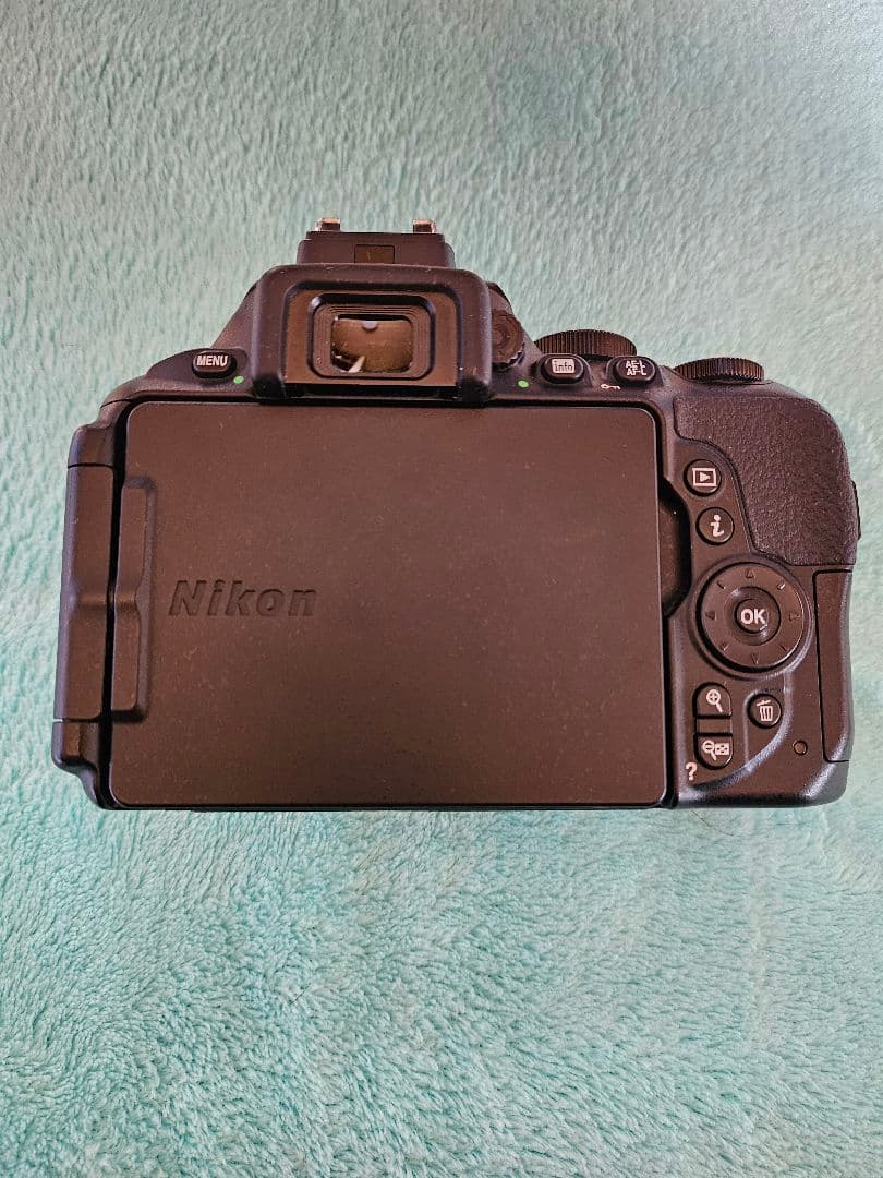 【極美品】ニコン Nikon d5600 デジタル一眼レフ ショット2770回