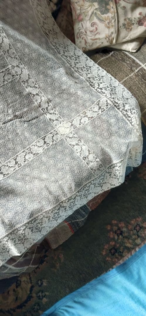 ロンドンでみつけた淡いベージュのテーブルクロス