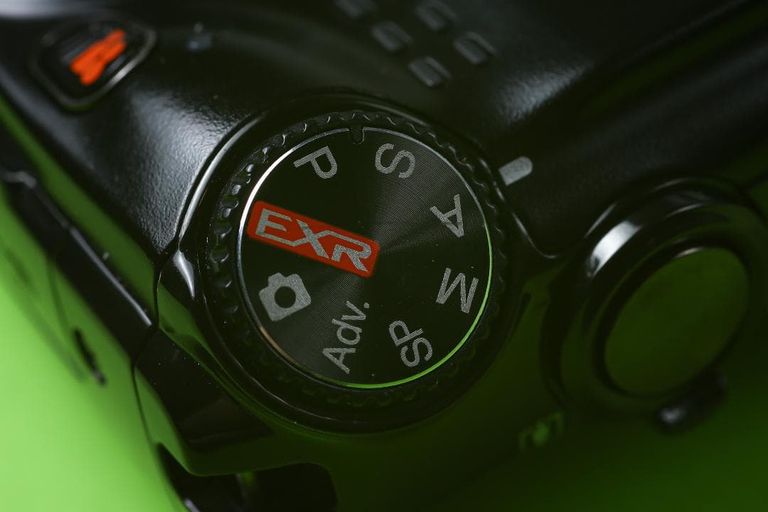 デジタルカメラ FUJIFILM FINEPIX F550 EXR