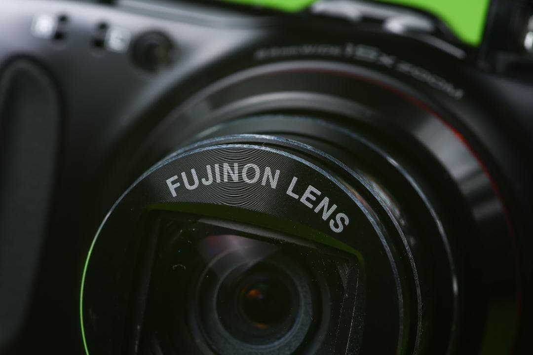 デジタルカメラ FUJIFILM FINEPIX F550 EXR