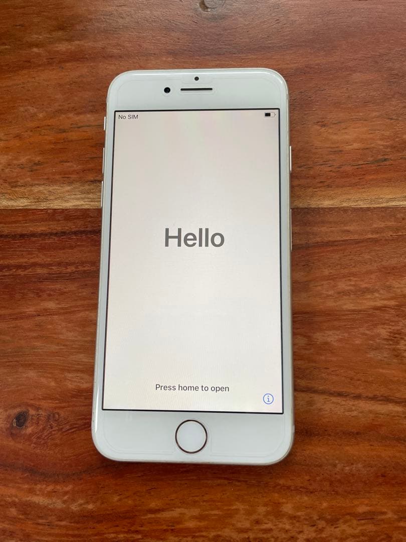 Apple iPhone 8 本体　シルバー