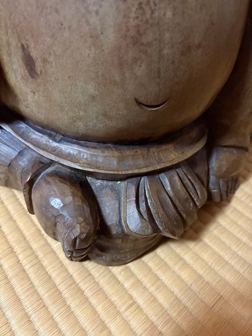 七福神の一人である「布袋様（ほていさま）」の置物