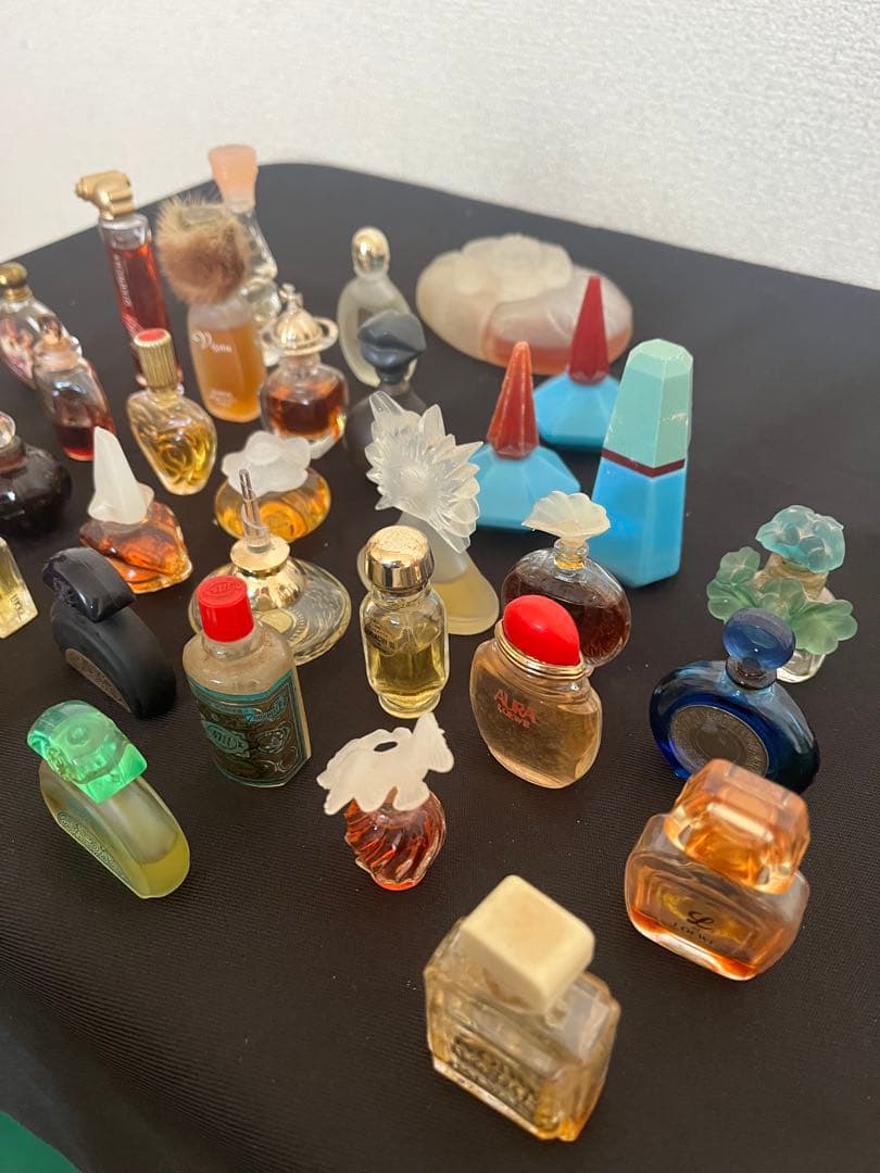 香水ミニボトルコレクション 32個