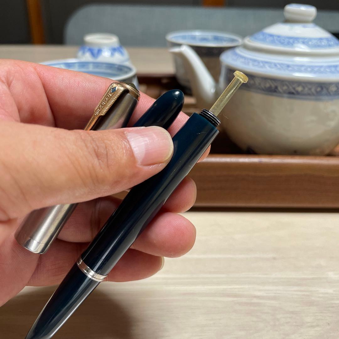 ダークブルー 万年筆 矢印クリップ付き中古