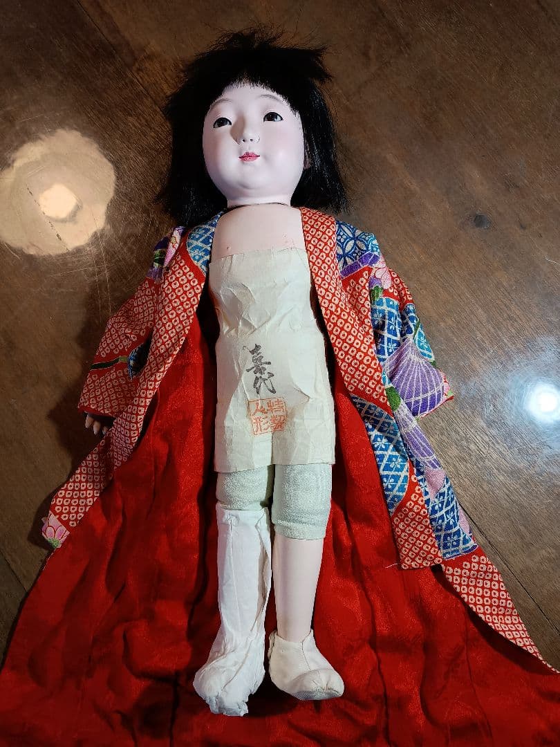 昔大丸デパートで売られていた市松人形 縮緬着物