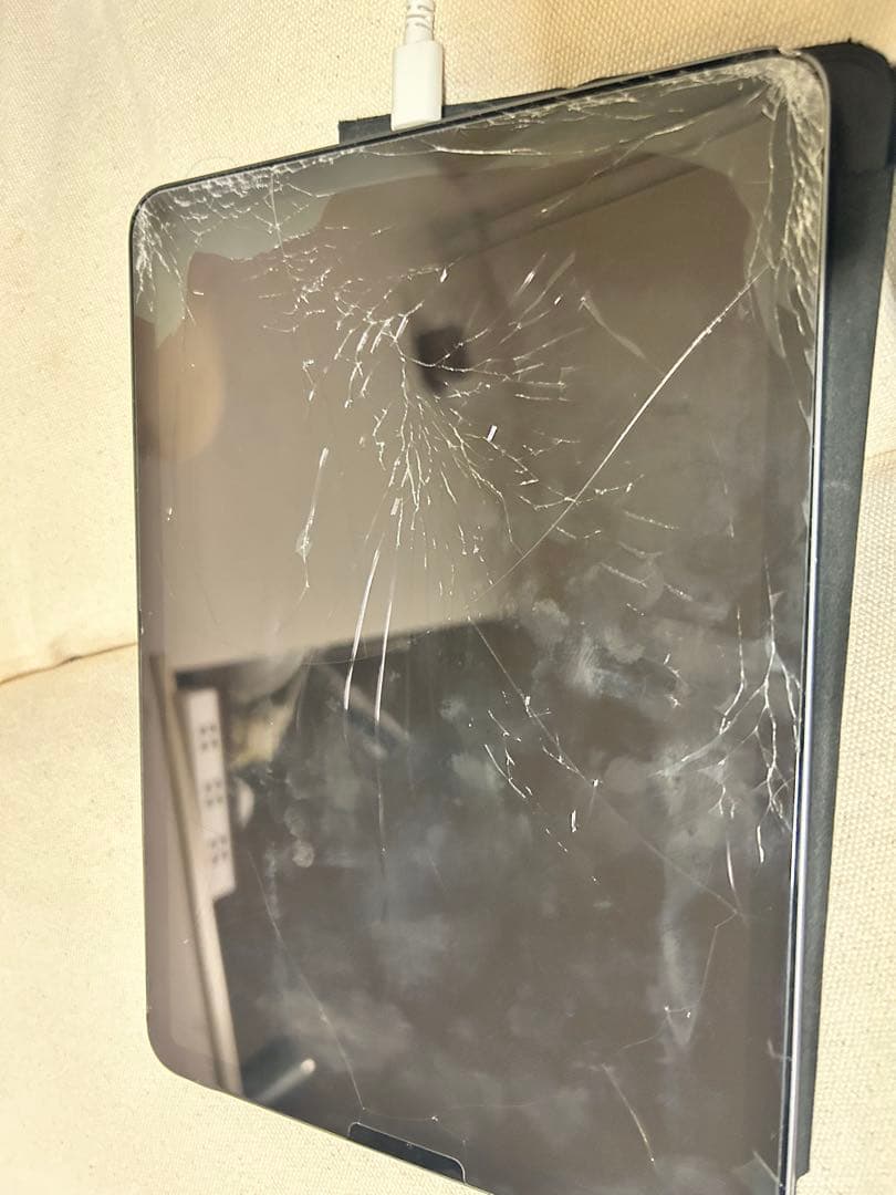 画面割れ　iPad Air (第4世代) スペースグレー 64GB