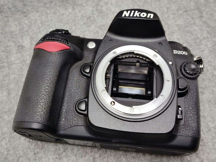 Nikon D200 標準ズームレンズ付　シャッター回数約4600回 CCD機