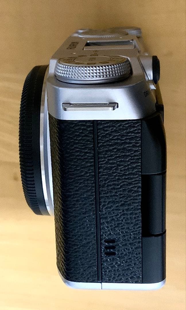 Fujifilm X-M5（シルバー） 【ミラーレス一眼カメラ】