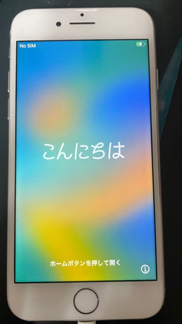 極美品Apple iPhone8 シルバー 本体　おまけスマホケース