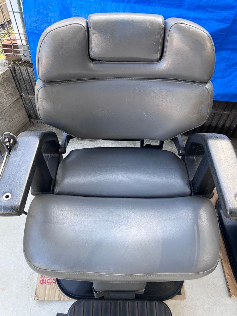 TAKARABELMONT製　電動バーバーチェア「PLUS」　2台セット　美容院