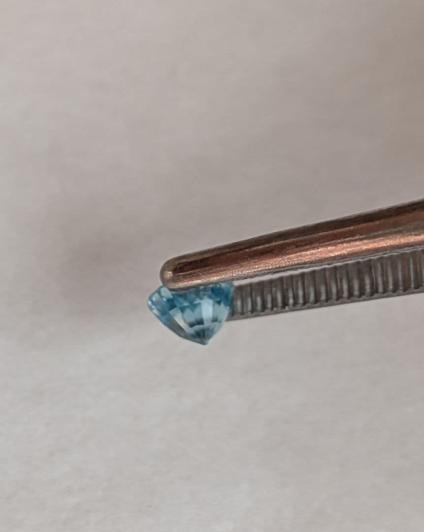 カンボジア産 ラタナキリ ブルージルコン ルース 約5mm 天然石