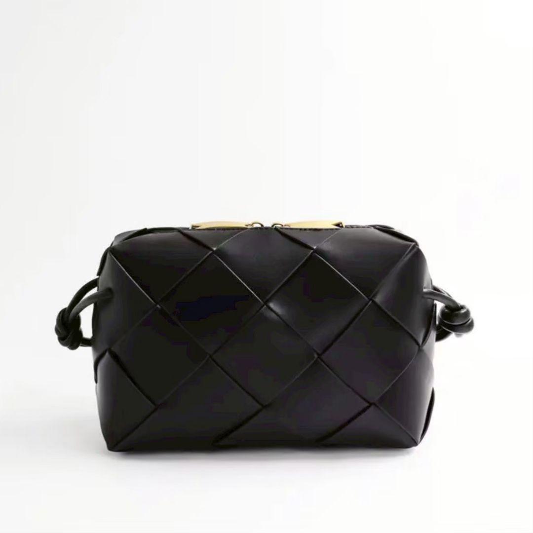 大セール！本革 ショルダーバッグ 黒ポシェット 編み込みアイボリー 高品質牛革