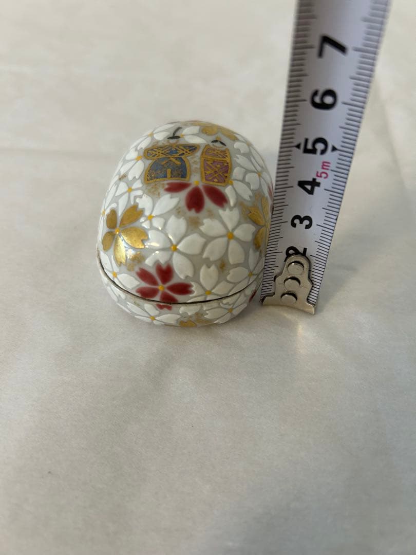 陶器製卵型香合 花柄 金彩 木箱付き