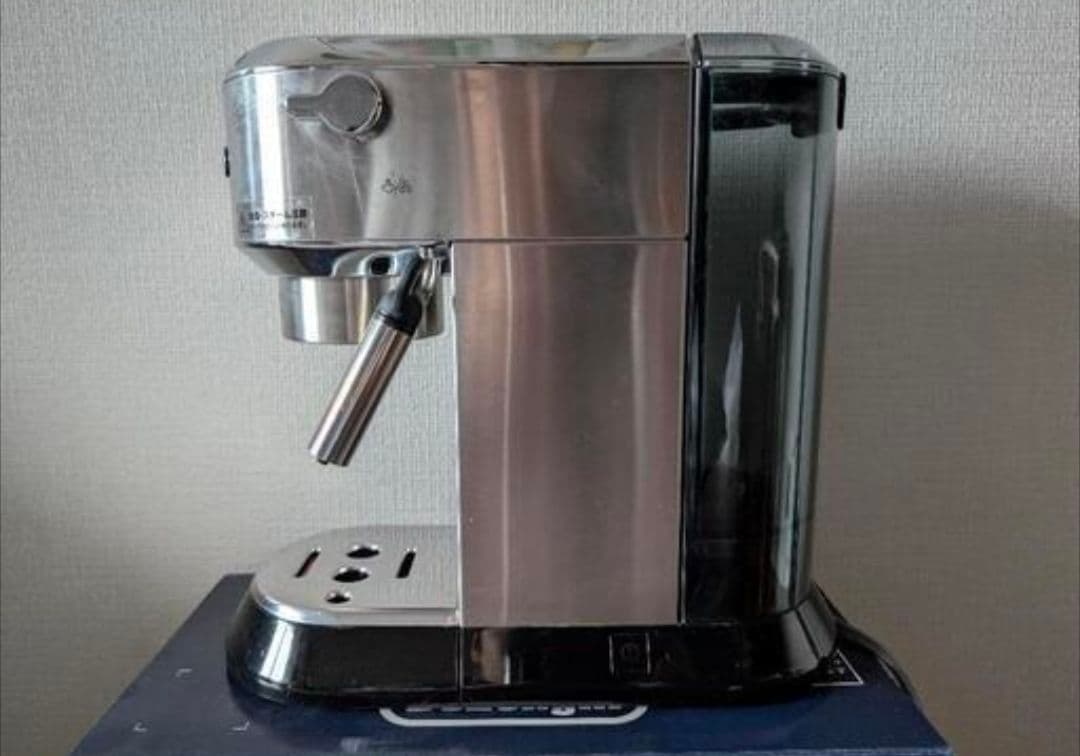 DeLonghi エスプレッソマシン／デディカEC680M／デロンギ