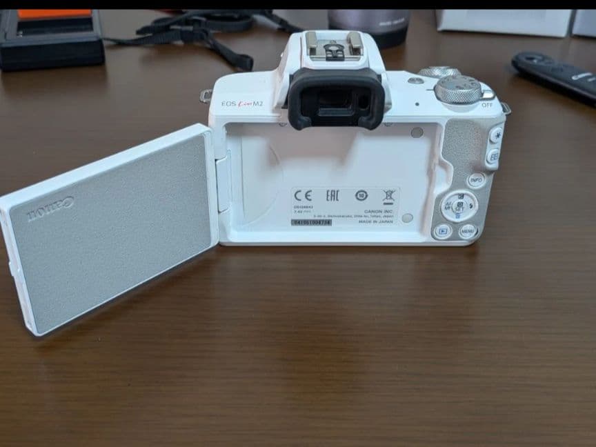 Canon EOS Kiss M2 レンズ3種・リモコン・予備バッテリー付