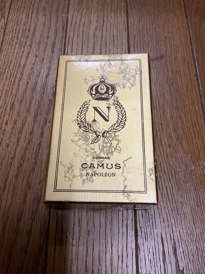 CAMUS・COGNACS・NAPOLEON。ブック型。【箱付き　新品　古酒】。