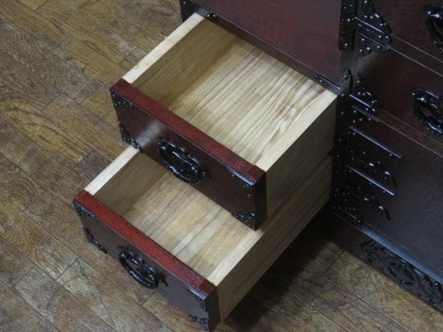 【桜木作】伝統工芸 欅材 拭き漆塗 南部鉄金具 3尺 民芸 岩谷堂箪笥 階段箪笥