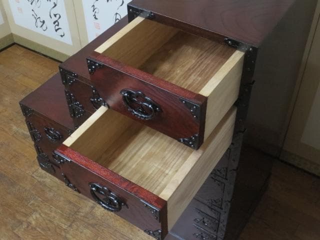 【桜木作】伝統工芸 欅材 拭き漆塗 南部鉄金具 3尺 民芸 岩谷堂箪笥 階段箪笥