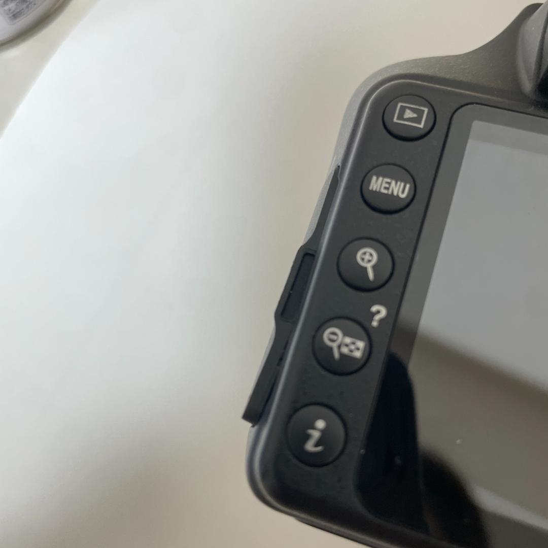 Nikon D3400 デジタル一眼レフカメラ　ボディ