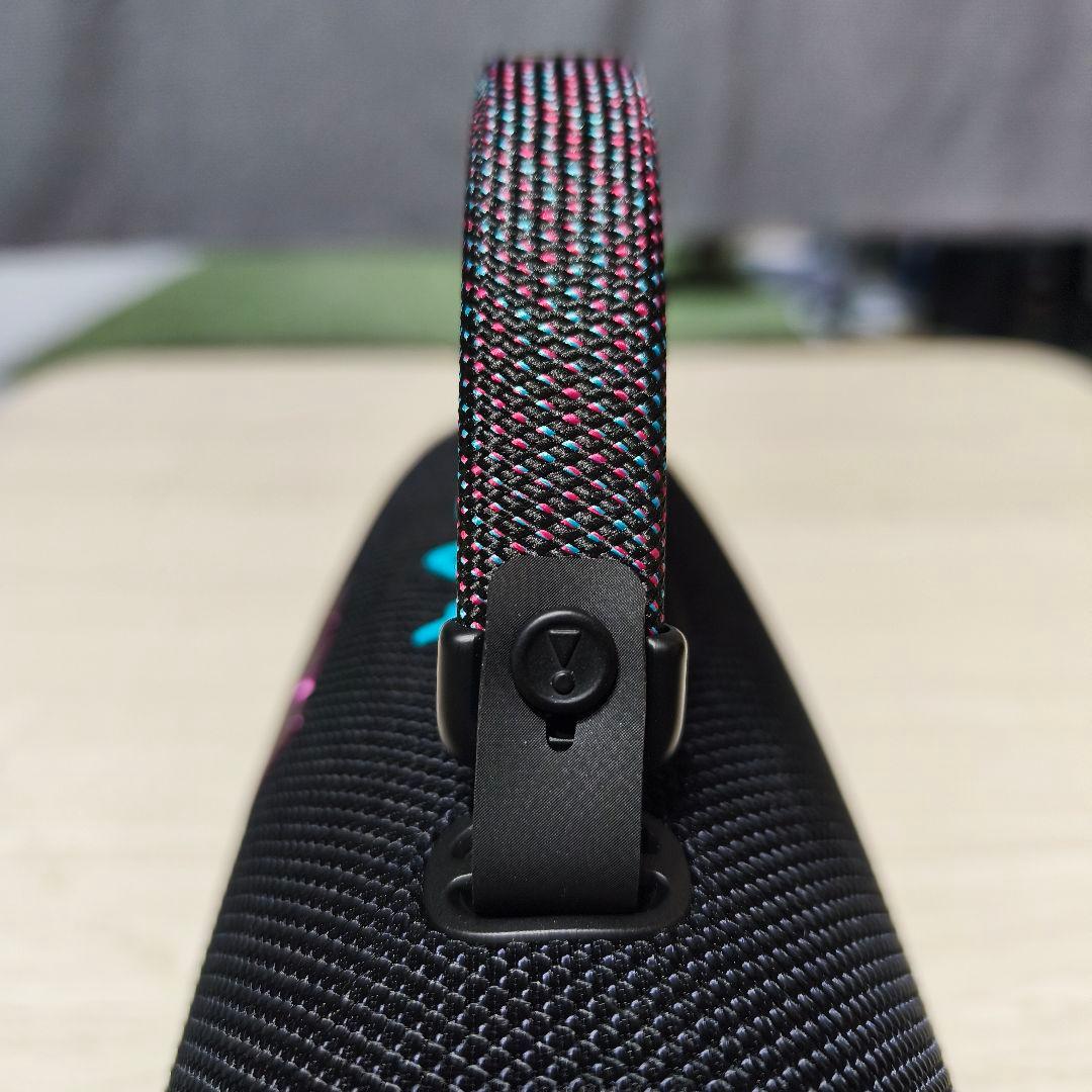 JBL CHARGE6 Bluetoothスピーカー （色 ファンキーブラック）