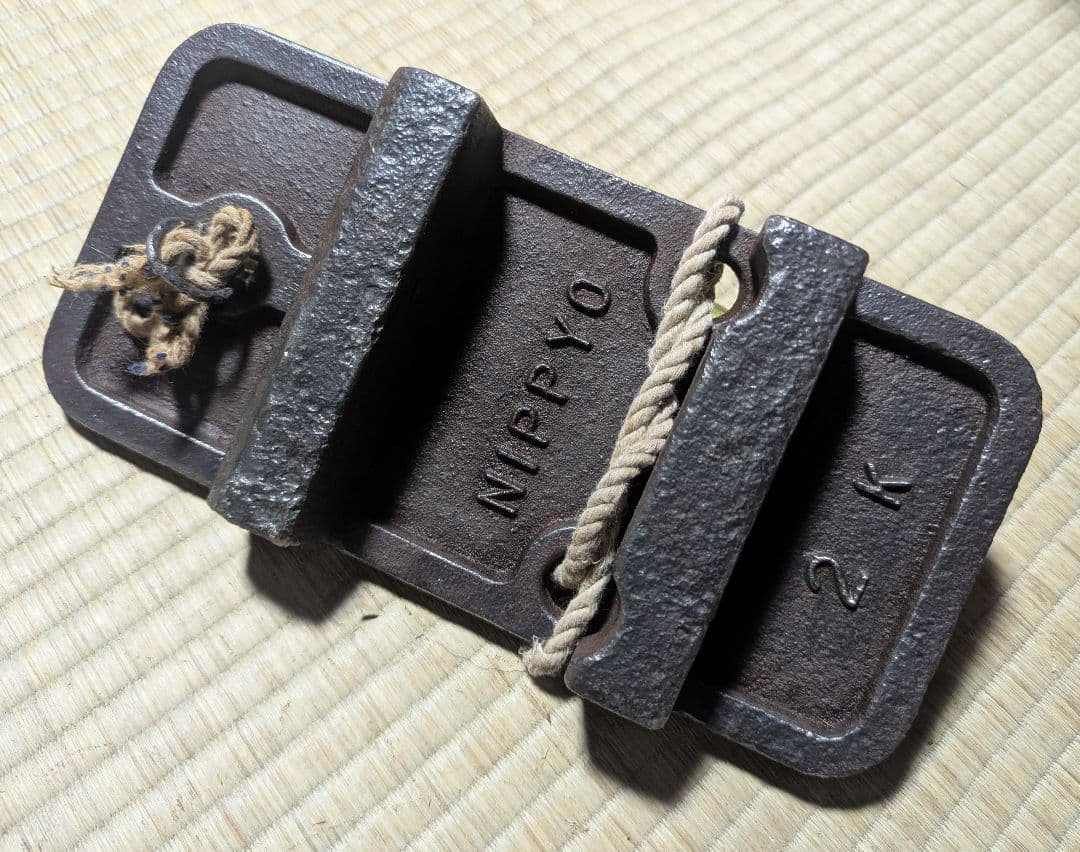 希少【日表】刻印 鉄下駄 2kg サビ除去・清掃済 美品 昭和レトロ 鉄鋳物