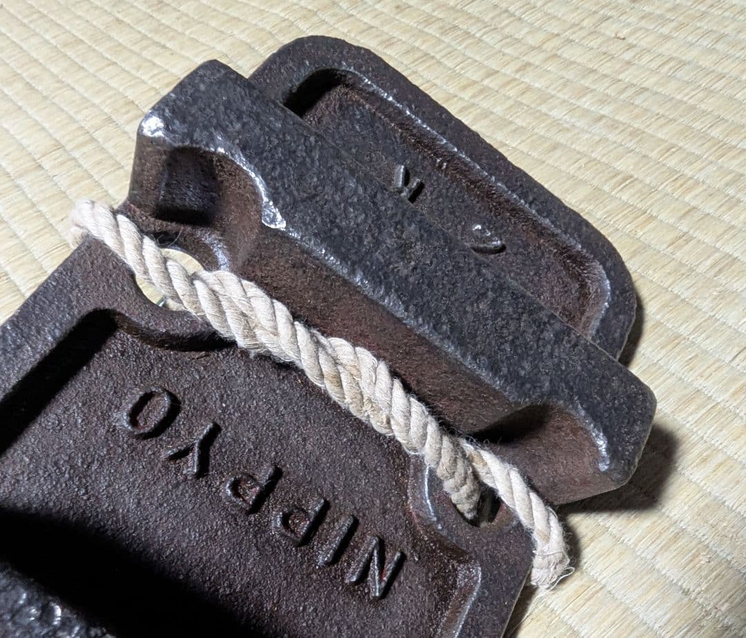 希少【日表】刻印 鉄下駄 2kg サビ除去・清掃済 美品 昭和レトロ 鉄鋳物