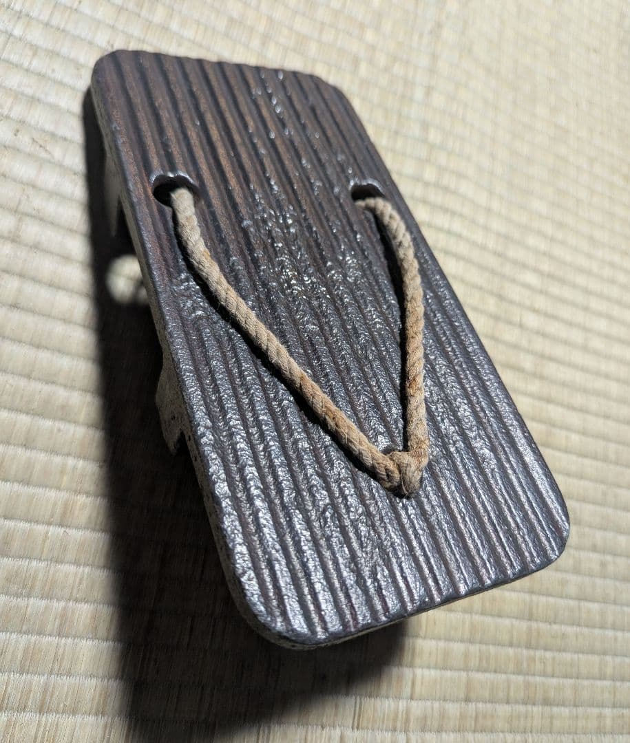 希少【日表】刻印 鉄下駄 2kg サビ除去・清掃済 美品 昭和レトロ 鉄鋳物