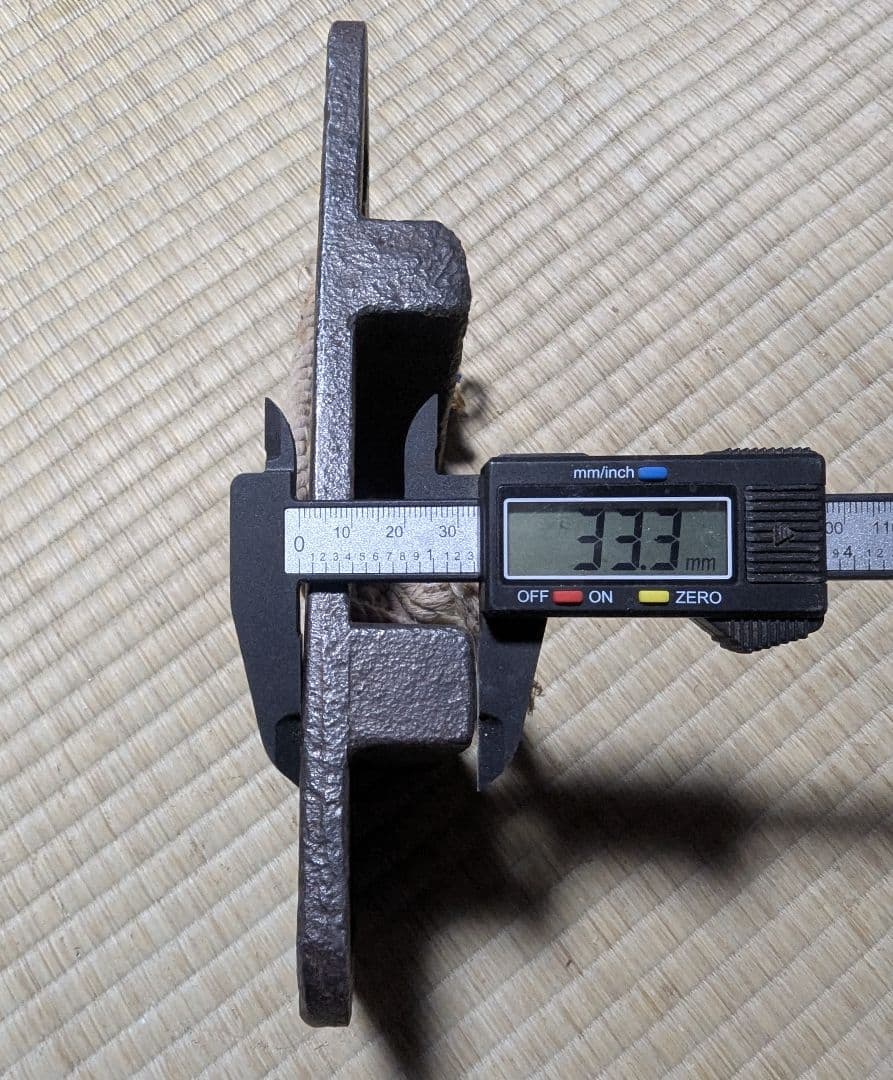 希少【日表】刻印 鉄下駄 2kg サビ除去・清掃済 美品 昭和レトロ 鉄鋳物