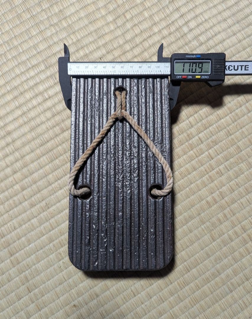 希少【日表】刻印 鉄下駄 2kg サビ除去・清掃済 美品 昭和レトロ 鉄鋳物