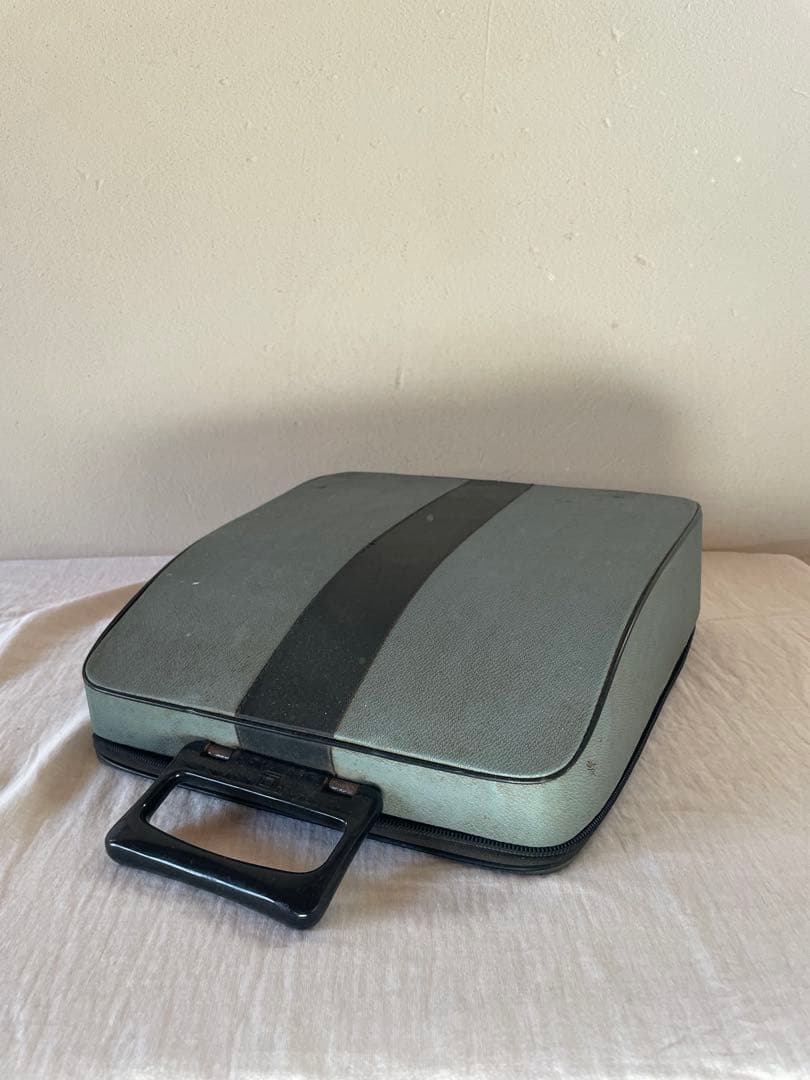 タイプライター Olivetti レッテラ32 ジャンク アンティーク