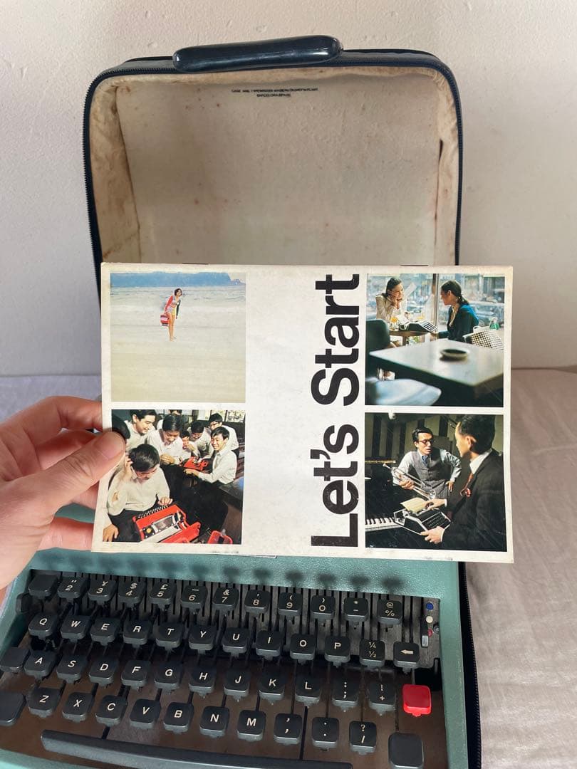 タイプライター Olivetti レッテラ32 ジャンク アンティーク