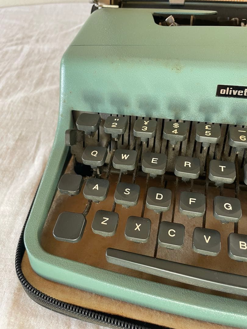 タイプライター Olivetti レッテラ32 ジャンク アンティーク