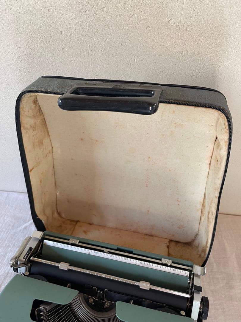 タイプライター Olivetti レッテラ32 ジャンク アンティーク
