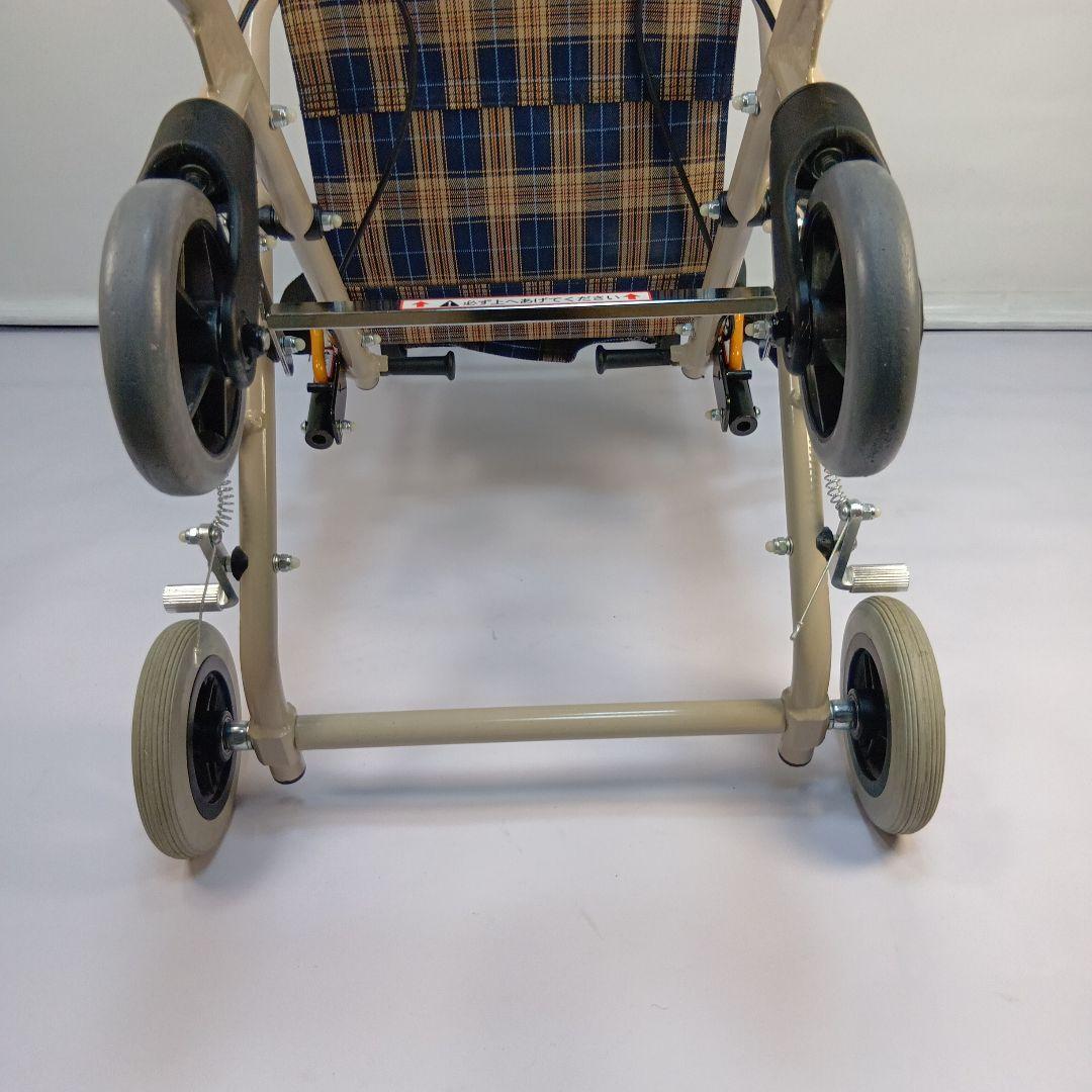 【送料無料】マキライフテック コンパクト車いす のっぴー NP-001匿名配送