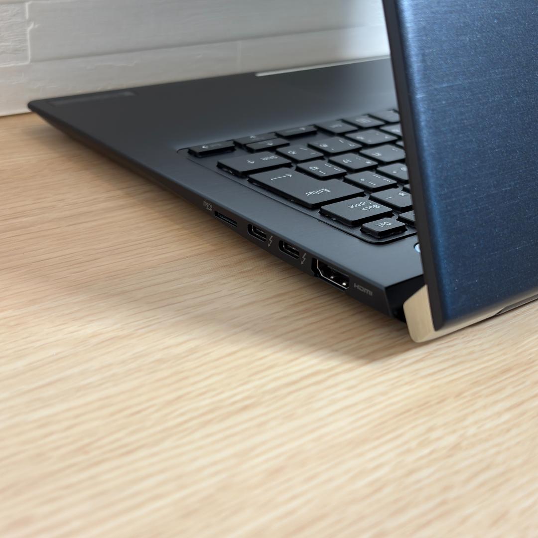 Dynabook　10世代i5　高年式　極美品　AI搭載　SSD　オフィス　38