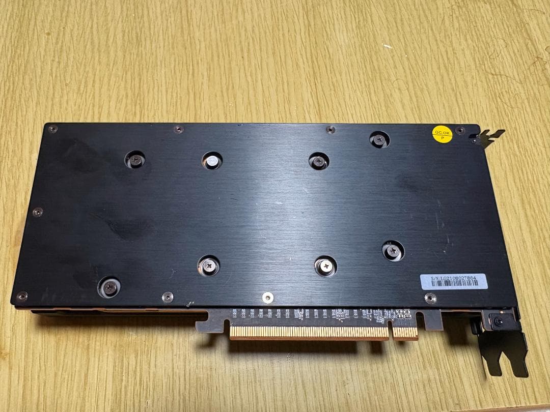 玄人志向　RD-RX6700XT E-12GB/DT RX6700XT 12GB