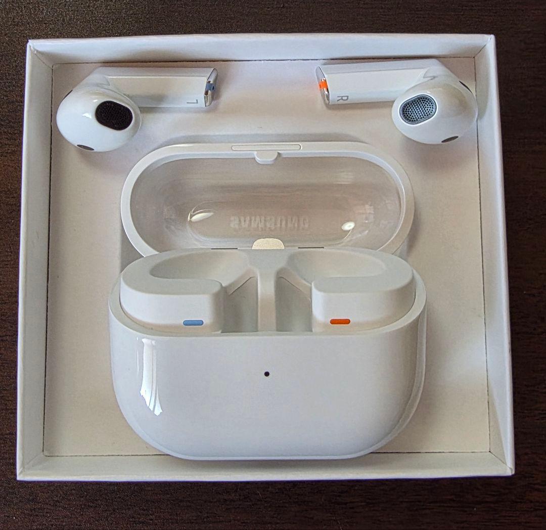 Samsung Galaxy Buds3 ホワイト 本体と充電ケーブル