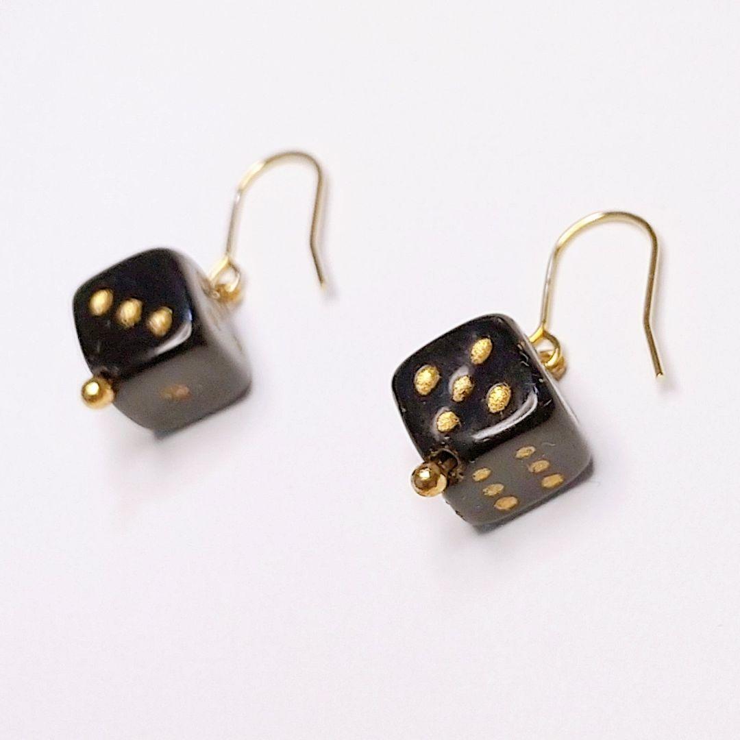 SOLD◆ ハンドメイド ピアス チェコビーズ サイコロ 黒 ブラック 小振り