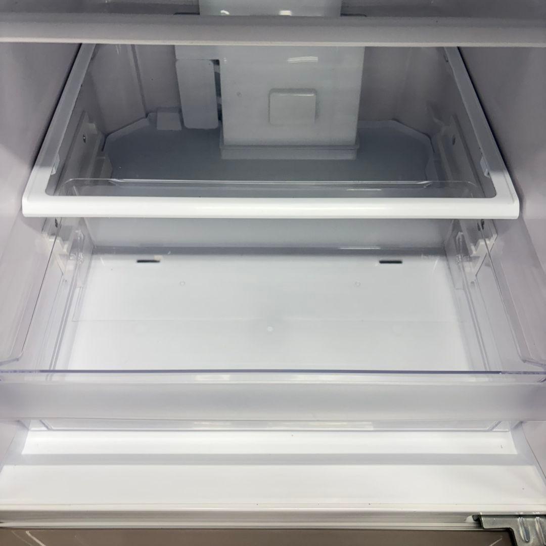 877 同棲使用の方にオススメ！！中型冷蔵庫　小型　一人暮らし　3ドア　右開き